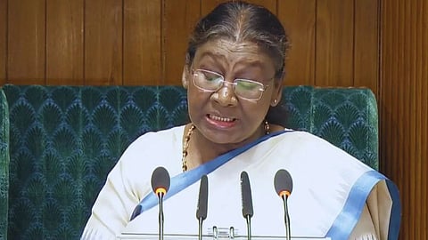 Ayushman Yojana: राष्ट्रपतींकडून आनंदाची बातमी, आता 'या' वयोगटातील लोकांना मिळणार आयुष्मान योजनेअंतर्गत उपचार!