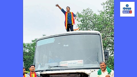 Karnataka: बेळगावात कार्यकर्ते बसवर चढले, ‘प्रवाह’चा दौरा झोंबला