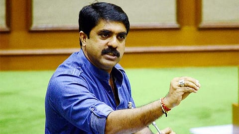 गोवा सरकारमध्ये अंदाधुंदी, धार्मिक सलोखा धोक्यात; सरदेसाईंनी पर्यटनाबाबत व्यक्त केली चिंता