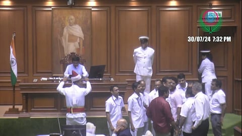 मोपावरील मद्यालयावरुन विरोधक सभापतींच्या हौदात, आमदारांच्या मागण्यांवर CM सावंतांनी काय दिले उत्तर?