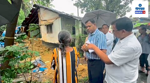 Wall Collapses At Margao: खासदार कॅ. विरियातो फर्नांडिस यांनी सावियो कुतिन्हो व सावियो डिसिल्वा यांच्यासमवेत शिरोडकर यांच्या घराला भेट देऊन पाहणी केली