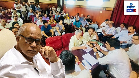 'मला फरक नाही पडत', सरदेसाईंच्या जनता दरबारावर माजी मुख्यमंत्री काय म्हणाले?