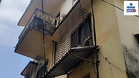 पोलिसांचा छापा पडताच तिसऱ्या मजल्यावरुन मारली उडी; जुगार प्रकरणी 24 जणांवर कारवाई, 5.40 लाखांचा मुद्देमाल जप्त