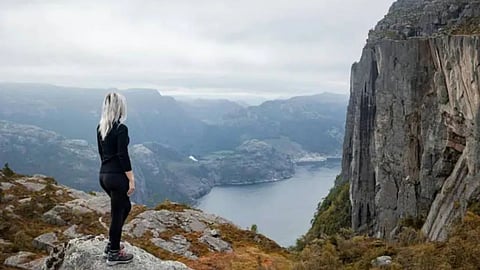 World 10 Best Destinations For Solo Travel: सोलो ट्रिपसाठी जगातील 'ही' 10 सर्वोत्तम शहरे; लगेच करा प्लॅन!