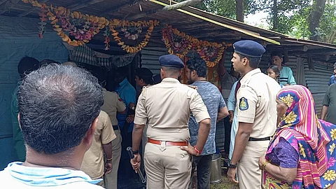 Bicholim: पोलिस बंदोबस्तात पिराचीकोंड येथील बेकायदा झोपडपट्टी जमीनदोस्त, परिसरात तणाव