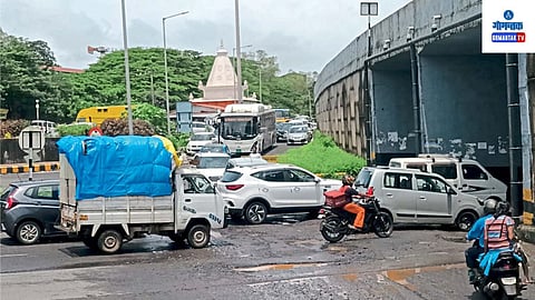 Bambolim: बांबोळी येथे उड्डाण पूल झाल्यापासून तेथील जंक्शनवर गेल्या अनेक महिन्यांपासून वाहतुकीच्या कोंडीची समस्या दिवसेंदिवस वाढत आहे