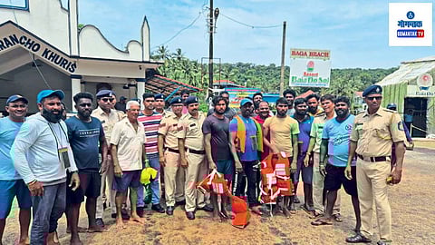 Chapora Boat Accident: मासेमारी करून माघारी येताना वादळी लाटांमुळे ही बोट उलटली आणि काही वेळातच बुडाली. त्यापूर्वी बोटीवरील चारही जणांनी जीव वाचविण्याच्या हेतूने पाण्यात उडी घेतली.