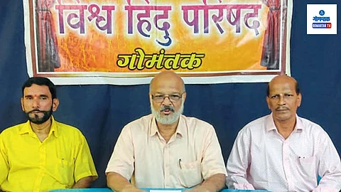 Subhas Velingkar Controversy: राज्यात सध्या चाललेल्या वेलिंगकर वादात बजरंग दलाशी विश्व हिंदू परिषदेला गोवू नका, गोव्यात धार्मिक तेढ निर्माण न करता सर्वधर्मीयांनी गोव्याचे वैभव जपावे असे आवाहन माजी आमदार मोहन आमशेकर यांनी फोंड्यात घेतलेल्या पत्रकार परिषदेत केले.