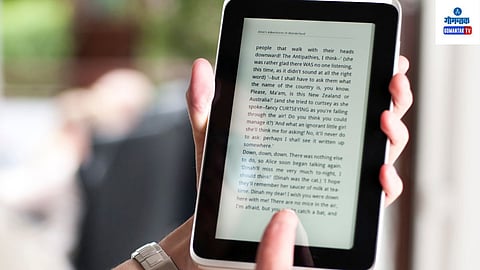 Krishnadas Shama State Central Library: जुन्या दुर्मिळ पुस्तकांचे संवर्धन व्हावे, जुना ज्ञानाचा खजिना अबाधित रहावा, जुन्या वृत्तपत्रांचेही डिजिटल स्वरूपात सुरक्षित रहावीत यासाठी कृष्णदास शामा केंद्रीय वाचनालयातील दस्ताऐवजांच्या डिजिटलायजेशनचे काम सुरू असून आतापर्यंत सुमारे ८ लाख पानांचे डिजिटालयजेशनचे काम पूर्ण झाल्याची माहिती संबंधित अधिकाऱ्यांनी दिली.