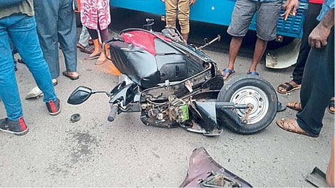 Goa Accident: बसचालकाच्या प्रसंगावधानाने मोठा अनर्थ टळला; वृध्द जोडपे थोडक्यात बचावले; साखळी-होंडा मार्गावरील घटना!