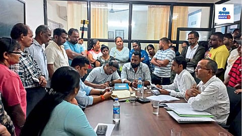 Bhutani Infra Project Sancoale: सांकवाळ पंचायत क्षेत्रात येणाऱ्या भूतानी प्रकल्पावरुन आज पुन्हा एकदा सांकवाळ पंचायतीत गदारोळ माजला. या प्रकल्पाला लोकांकडून विरोध होत असून यापूर्वी पंचायतीने या प्रकल्पाला कारणे दाखवा नोटीस जारी केली होती.