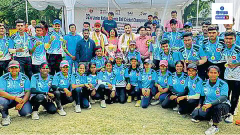 Junior Tennis Ball Cricket Tournament: हरियानातील सोनिपत येथे झालेल्या ३२व्या राष्ट्रीय ज्युनियर टेनिस बॉल क्रिकेट स्पर्धेत गोव्याच्या मुलांना उपविजेतेपद मिळाले. अंतिम लढतीत उत्तर प्रदेशने त्यांच्यावर मात केली. मुलींच्या संघाला तिसरा क्रमांक मिळाला.