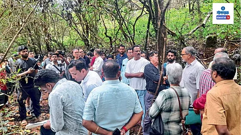 Socorro News: सुकूर येथे अधिसूचित वनक्षेत्रात बांधलेल्या बेकायदेशीर रस्त्याच्या बांधकामाबाबत चिंता व्यक्त करत, राज्यातील विविध भागांतील लोकांसह स्थानिक रहिवासी पंचायतीमध्ये जमले व त्यांनी कारवाईची मागणी केली.