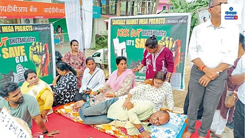 Bhutani Infra Project Sancoale: ‘सांकवाळ अगेन्स्ट मेगा प्रोजेक्ट’ या बॅनरखाली ग्रामस्थ आणि सामाजिक कार्यकर्ते एकत्र आले. त्यांनी शांततापूर्ण आंदोलन केले. प्रेमानंद नाईक यांनी भूतानी प्रकल्पाविरोधात सुरू केलेल्या बेमुदत उपोषणाचा आज सातवा दिवस होता.