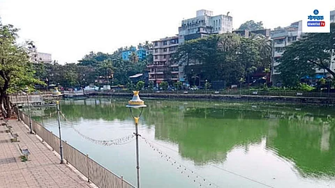 Mormugao Municipal Council: मुरगाव पालिकेने राज्य नगरविकास संस्थेमार्फत दाबोळी येथील वाडे तळ्याचे सुशोभीकरण केले होते. अखेर पालिकेने पंचायतमंत्री माविन गुदिन्हो यांच्या उपस्थितीत संपूर्ण वाडे तळे पुन्हा चर्च संस्थेच्या स्वाधीन करत असल्याचे सांगितले.