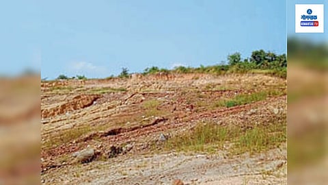 Shelde Quepem: राज्य सरकारने डोंगर कापणीविरोधात कडक भूमिका घेतली असताना बऱ्याच ठिकाणी डोंगर कापणी करून प्लॉट तयार केले जात आहेत. अशीच डोंगरकापणी शेल्डे पंचायत क्षेत्रात झाली असून याविरोधात या भागातील ग्रामस्थांनी शेल्डे पंचायतीच्या ग्रामसभेत आवाज उठवला होता.