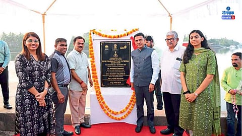 CM Pramod Sawant: मुख्यमंत्री डॉ. प्रमोद सावंत यांच्या हस्ते रविवारी कुटबण येथे बांधलेल्या नवीन मच्छीमारी जेटीचे उद्घाटन करण्यात आले. बोटीवर काम करणाऱ्या कामगारांच्या आरोग्याची काळजी बोटमालकांनी घ्यावी, असे मुख्यमंत्री म्हणाले.