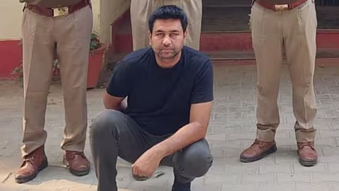 घराच्या वादातून गोळीबार; Girlfriend सोबत गोव्यात मौजमजा करणाऱ्या 'टिल्लू'ला मेरठ पोलिसांनी ठोकल्या बेड्या