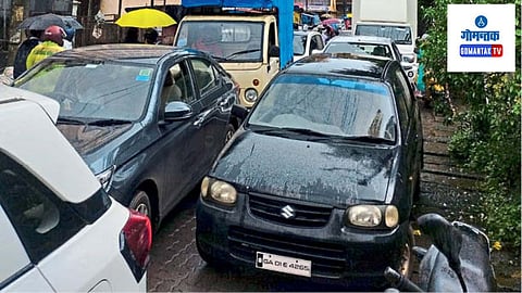 Ponda Parking Problem: फोंड्यात पार्किंग समस्या जटिल! वाहतूक पोलिसांचे दुर्लक्ष; कायदेशीर कारवाईची होतेय मागणी