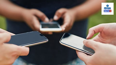 Cash For Job scam Goa: जेलमधून बाहेर येताच व्यक्ती माणिकरावला फुलांचा हार घालताना दिसतोय, एवढंच नाही तर त्याचं, "वेलकम टू गोवा सिंघम" असं म्हणत स्वागत सुद्धा केलेलं व्हिडीओमध्ये पाहायला मिळतंय