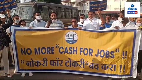 नोकरी फॉर टोकरी बंद करा; आम आदमीचे नावेलीत आंदोलन, पोलिसांकडून आपेक्षा नसल्याचे मत