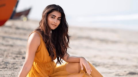 Pooja Hegde Beach Look: मन राजी...! पूजाचा स्टनिंग लूक चाहत्यांना करतोय क्लीन बोल्ड