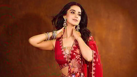 Actress Meenakshi Chaudhary: जलवा-ए-मिनाक्षी! लकी भास्करमधून चाहत्यांना भुरळ पाडणारी ती पुन्हा दाखवणार जलवा