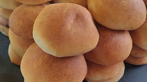 गोव्याचा पाव, शेजारील राज्यातही खातोय भाव! म्हापसा बाजारपेठेतून मुंबई, बंगळुरुसह अन्य शहरांतही पुरवठा