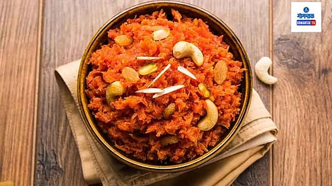 Gajar Halwa Recipe: तुम्हाला गाजर दुधामध्ये शिजवायचा आहे आणि गाजर मस्त शिजल्यानंतर ते मैश करून घ्या.