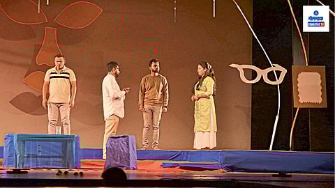 Ti Khidaki Play Review