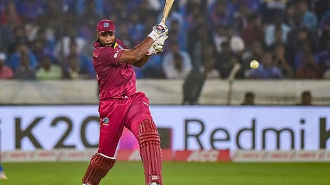 Kieron Pollard: आलं रं आलं पोलार्डचं तूफान आलं, टी-20 क्रिकेटमध्ये 900 षटकार ठोकणारा जगातील दुसराच फलंदाज