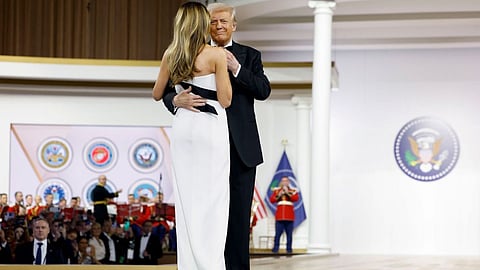 Donald Trump: अंदाज न्यारा...! शपथविधीनंतर डोनाल्ड ट्रम्प पत्नीसोबत मेलानिया संग डान्स फ्लोअरवर थिरकले; पाहा फोटो
