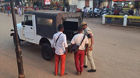 Goa News: बागा समुद्रकिनाऱ्यावर अवैधपणे फोटोग्राफी करणाऱ्या बिहारी तरुणांना दणका, पर्यटन खात्याने ठोठावला दंड; वाचा गोव्यातील ठळक घडामोडी