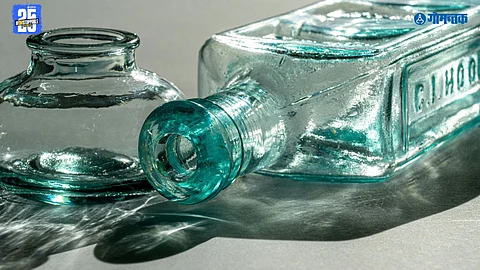 Glass Bottle Danger: काचेच्या बाटल्या प्लास्टिकपेक्षाही धोकादायक; नव्या संशोधनाने मायक्रोप्लास्टिकबाबत चिंता वाढली
