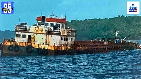 Barge sinks in Goa | Mormugao Port
