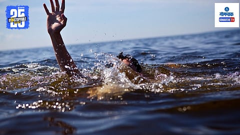 Lifesaver Saves Devotee from Drowning during Ganesh Visarjan