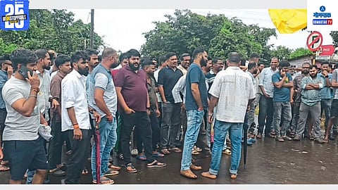 Parking charges increase Goa airport | Goa taxi drivers protest airport