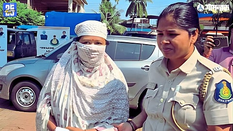 Pooja Naik Cash For Job