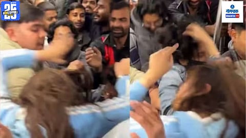 Delhi Metro Viral Video