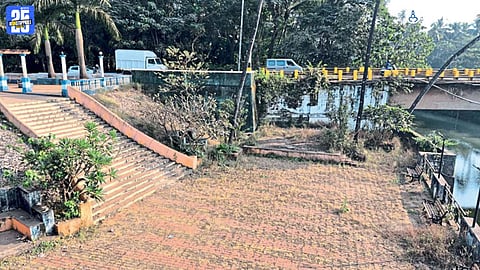 Bicholim River Front