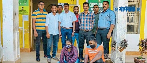 रायबंदर - अटक केलेल्या संशयितासमवेत कारवाई केलेले गुन्हा अन्वेषण विभागाच्या क्राईम ब्रँचचे पथक.