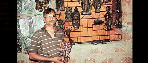 टाकाऊ लाकडांना दिले देखणे बहुरूप