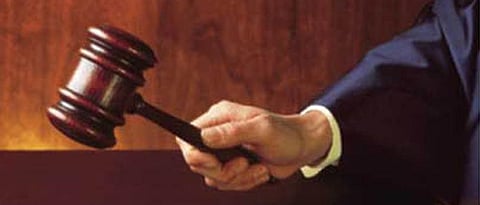 Goa Bench: शिवोली येथील ओशेल झऱ्याच्या परिसरात सुरू असलेले बहुनिवासी प्रकल्पाचे बांधकाम पुढील सुनावणीपर्यंत बंद ठेवले जाईल अशी तोंडी हमी आज मुंबई उच्च न्यायालयाच्या गोवा खंडपीठाला प्रकल्पाच्या मालकांनी (बिल्डर्स) दिली.