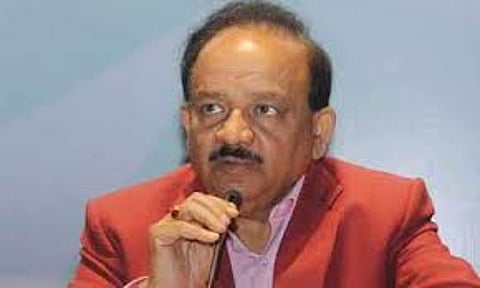 Dr. Harshvardhan visited Sardar Patel Kovid Hospital, Chhatarpur.