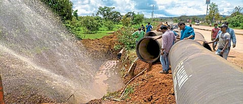 Bicholim pipe line burst