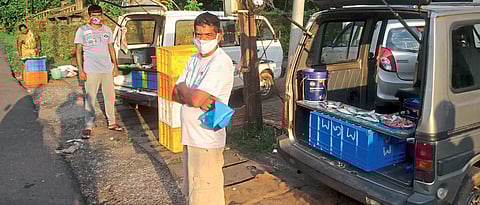 महामारीचा गैरफायदा घेत शेतकऱ्यांकडून कमी दरात काजू खरेदी