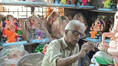 चित्रशाळांमध्ये लगबग; मूर्तींवर अखेरचा हात