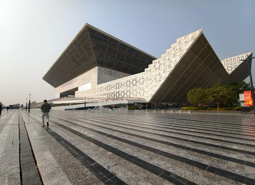 Vivo X300 Pro camera sample with ultra-wide angle mode.