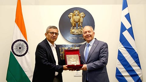 Alt="Defence Secretary Rajesh Kumar Singh meets Greece’s Deputy Minister of Maritime Affairs and Insular Policy Stefanos Gkikas"
