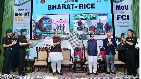 Alt="Union Ministers Rajnath Singh and Prahlad Joshi at the launch of Bharat Rice"
